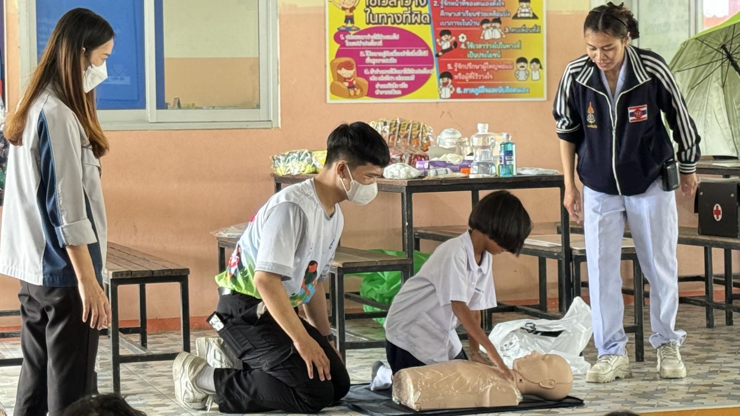 Thai AISIN Group Safety To School at Wat Pathumawas School, Rayong Province (4).jpg